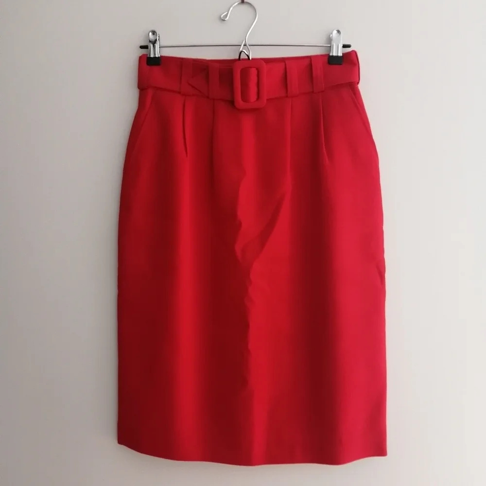 Vintage 80s Red Pure Virgin Wool Skirt with Pleat Waist, Belt and Pockets Size 6
